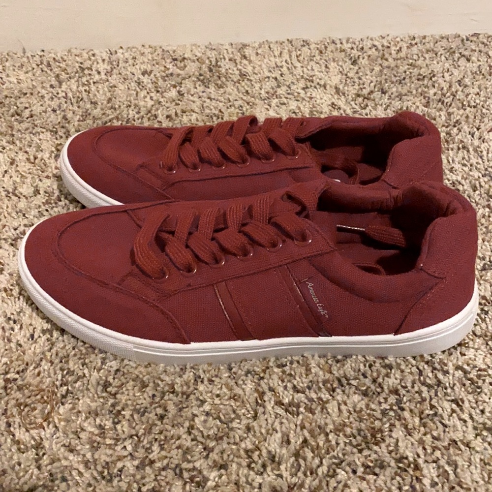 American eagle, Size 8, color Red